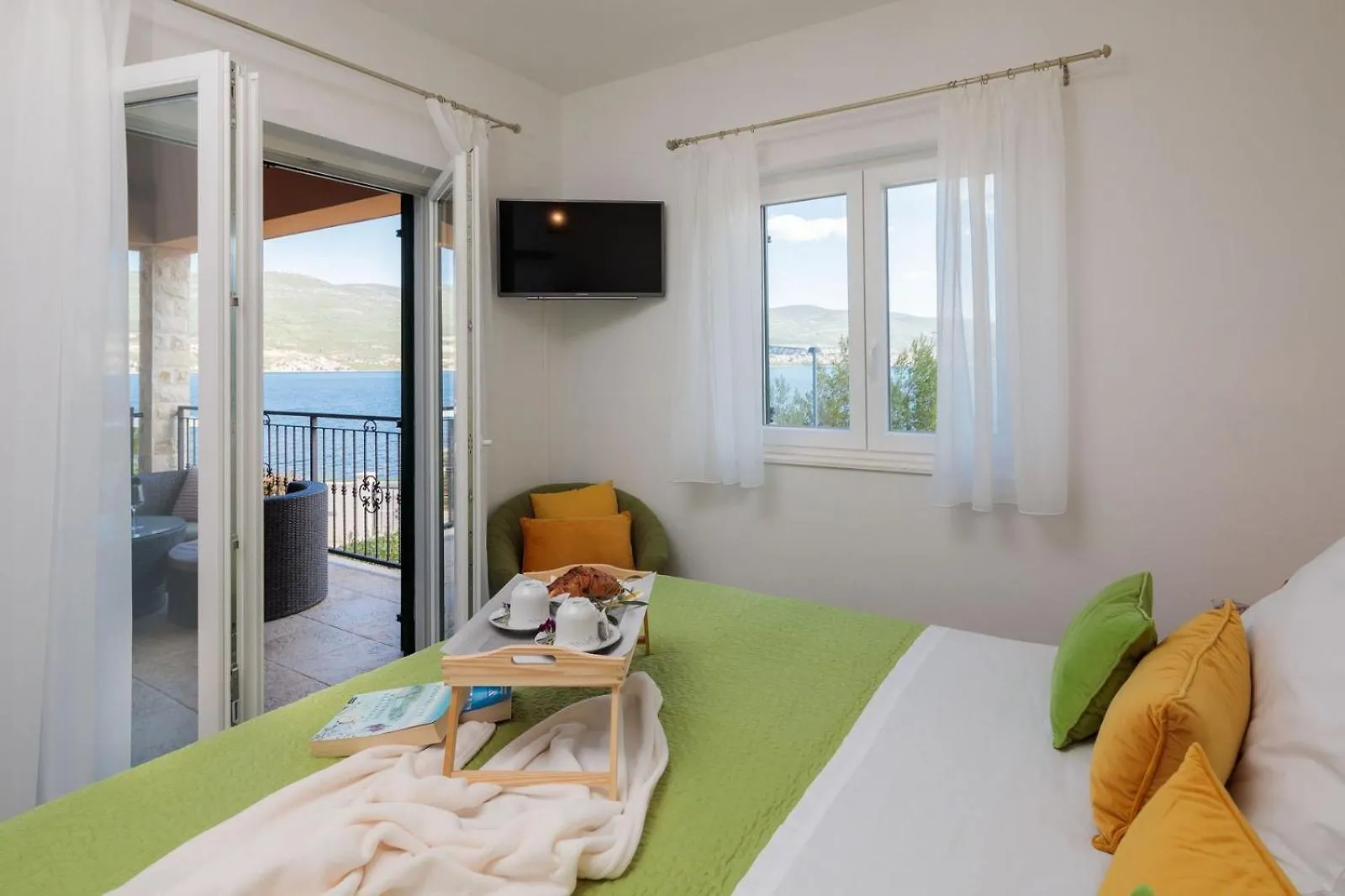 Seafront Villa Noah With Heated Pool Pridraga