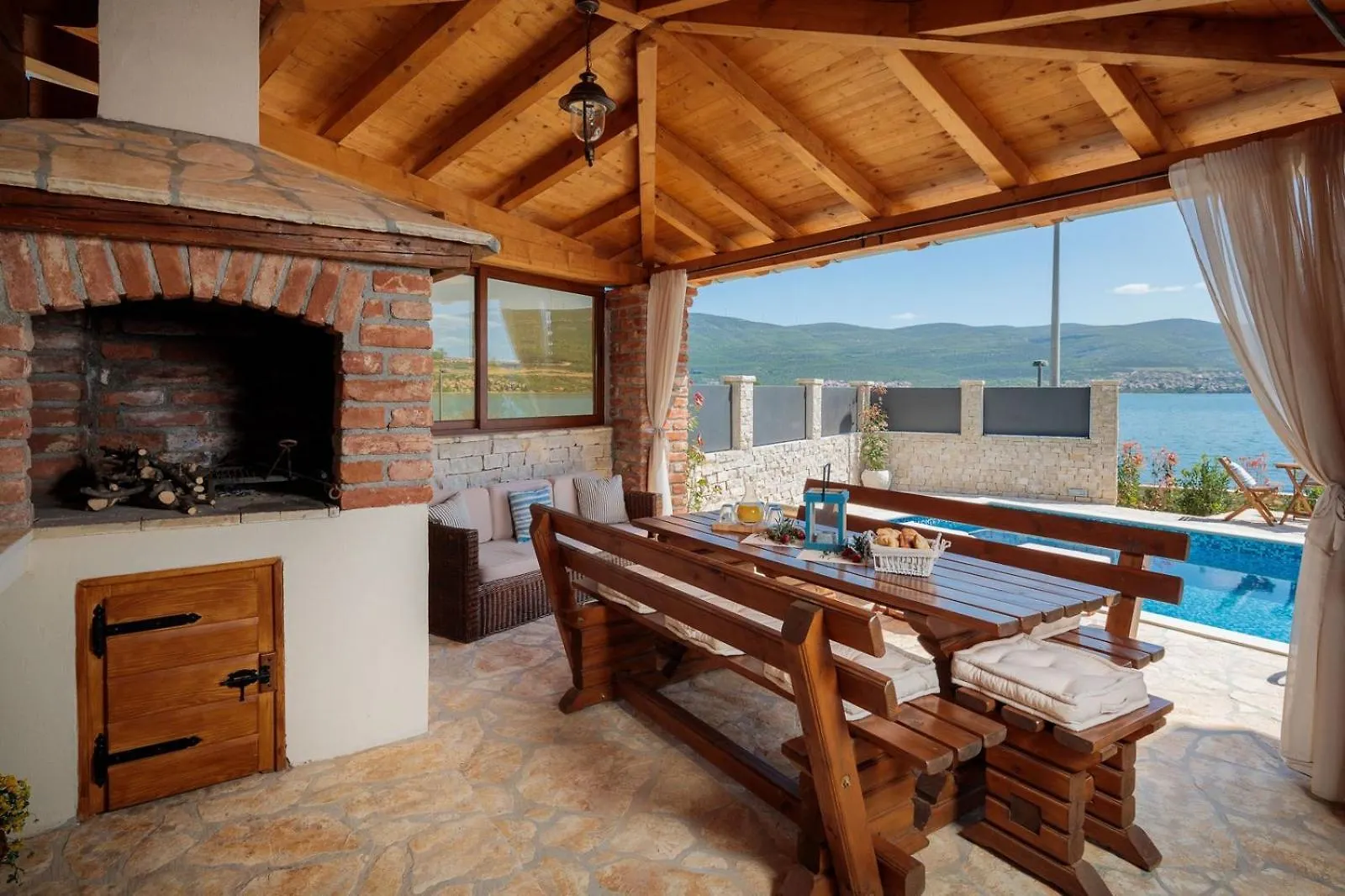 Seafront Villa Noah With Heated Pool Pridraga