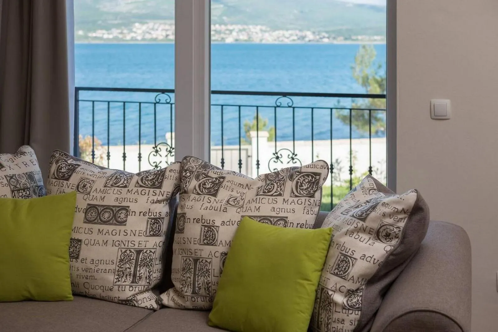 Seafront Villa Noah With Heated Pool Pridraga