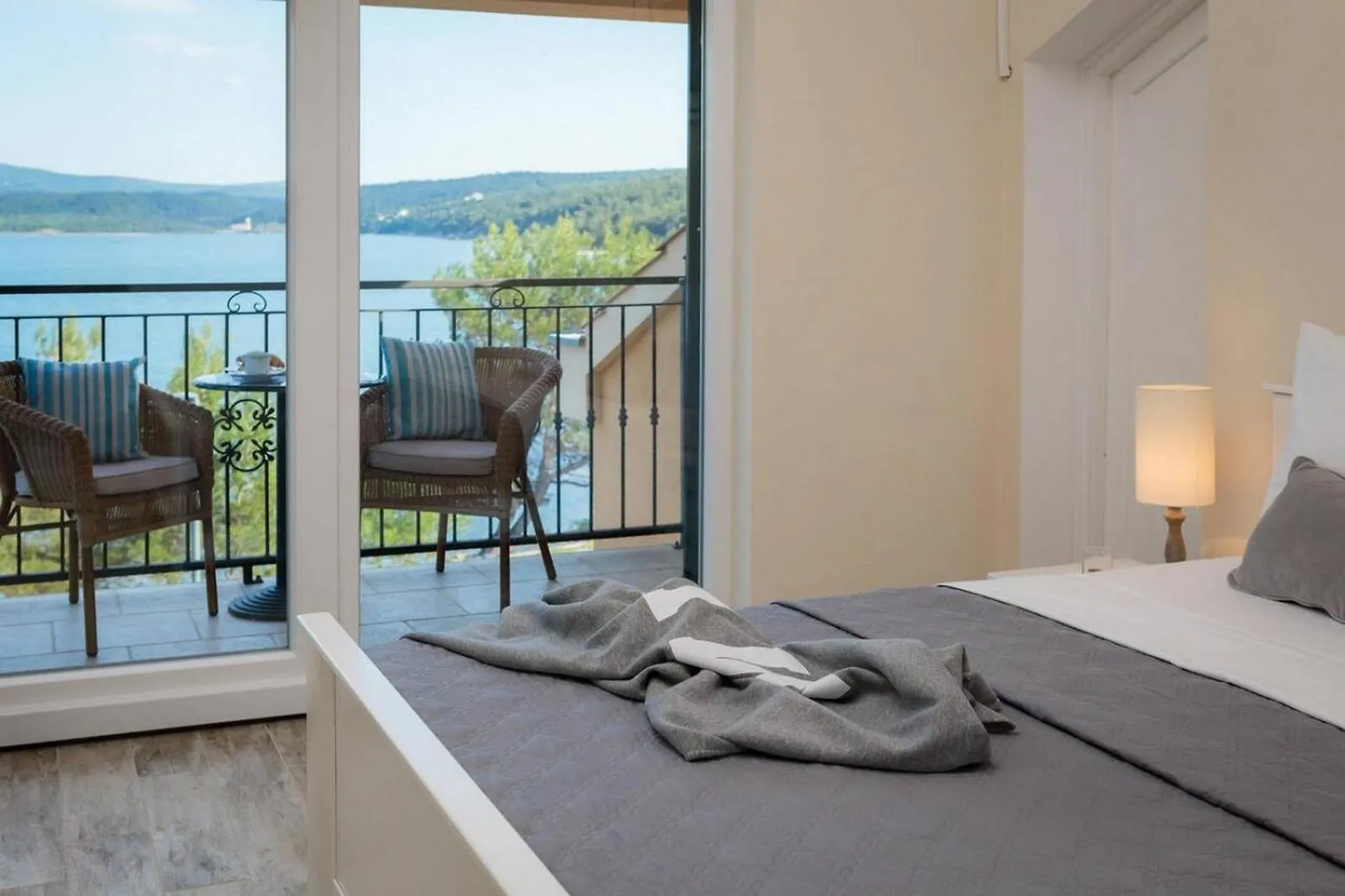 Seafront Villa Noah With Heated Pool Pridraga