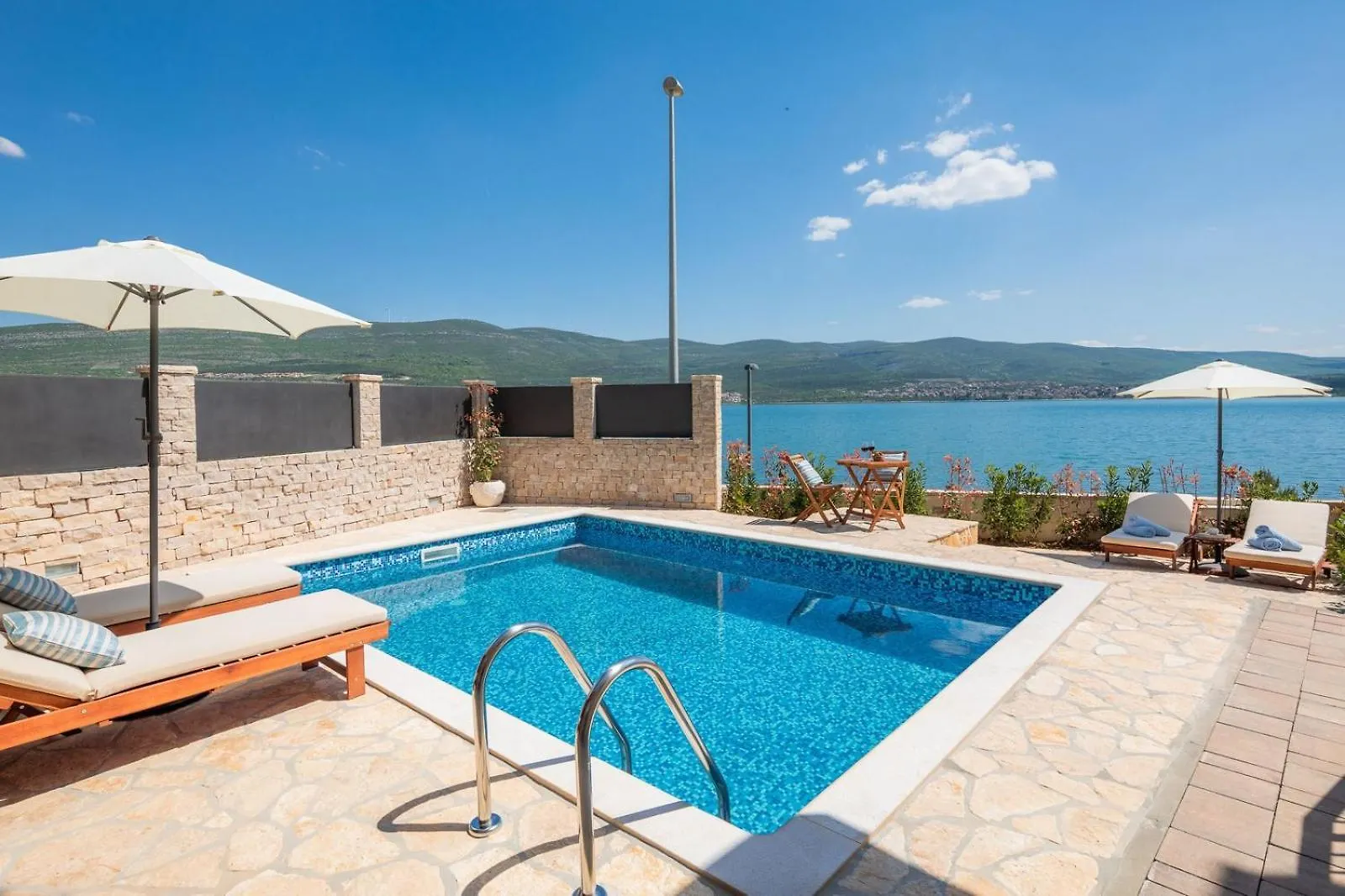Seafront Villa Noah With Heated Pool Pridraga 0*,  Kroatien