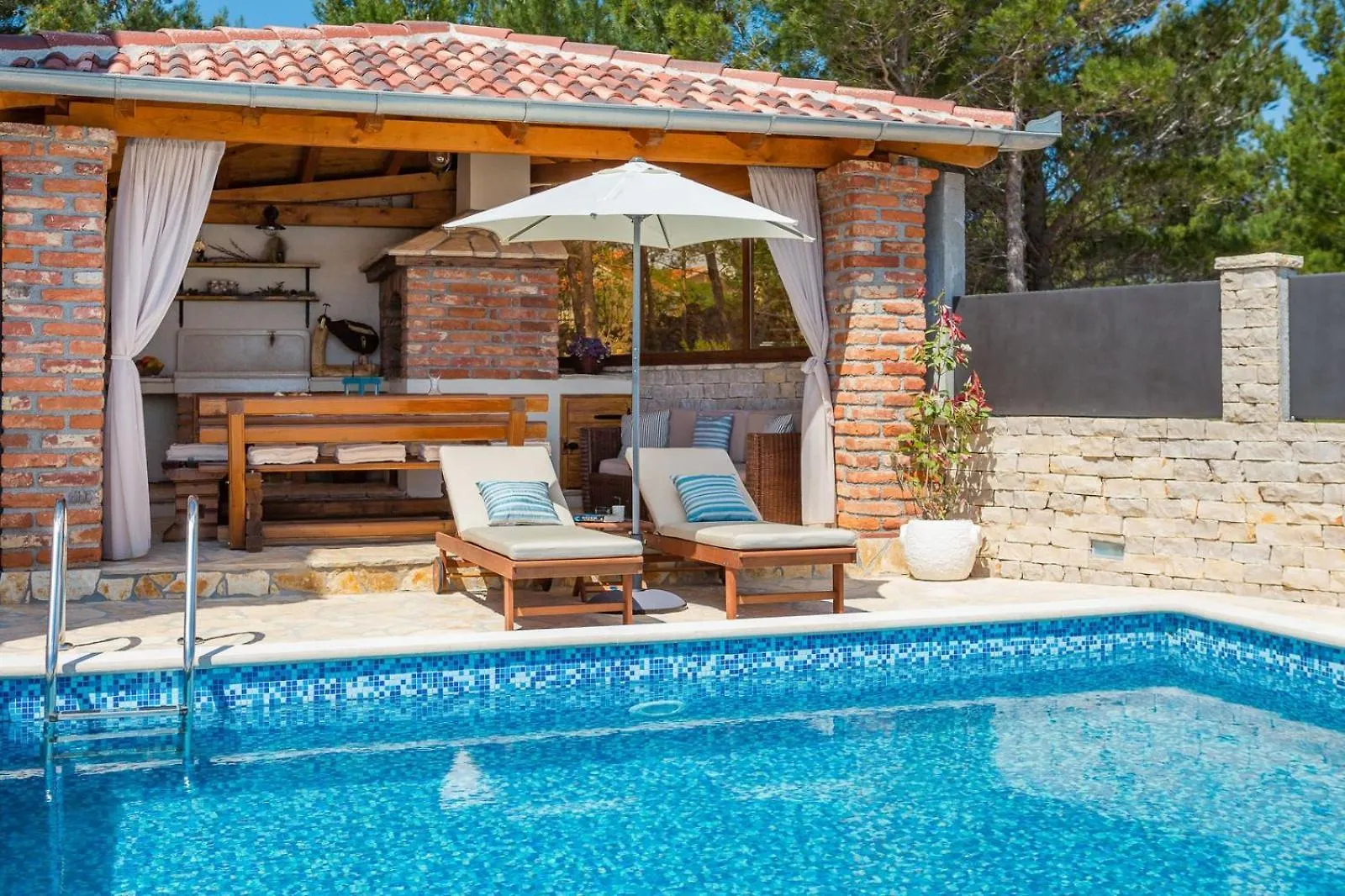 Seafront Villa Noah With Heated Pool Pridraga